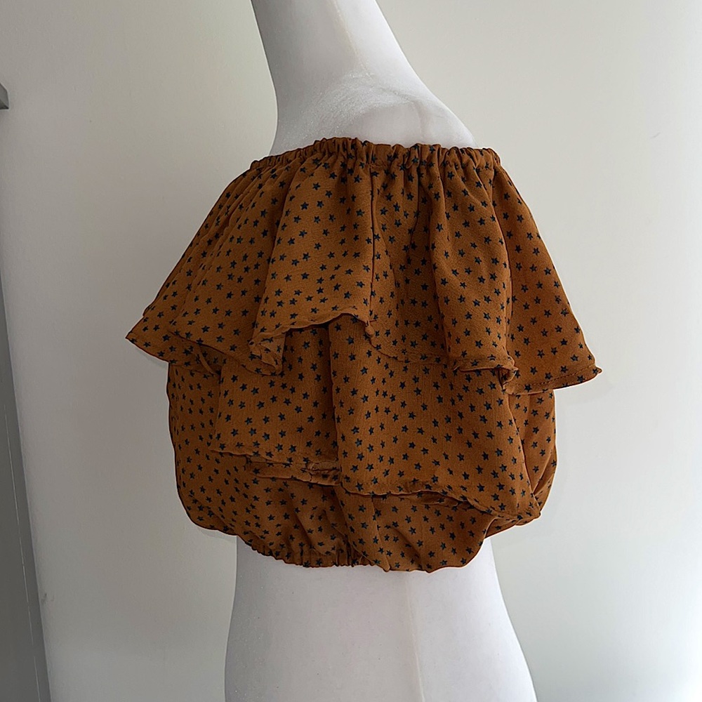 She + Sky Off-the-Shoulder Ruffle Crop - Picture 3 of 11